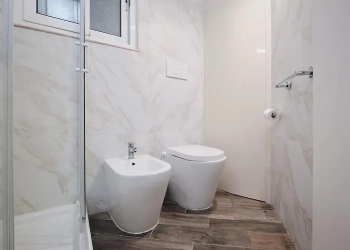 Casa Chicca Monti- Idromassaggio 900 M Colosseo Rome